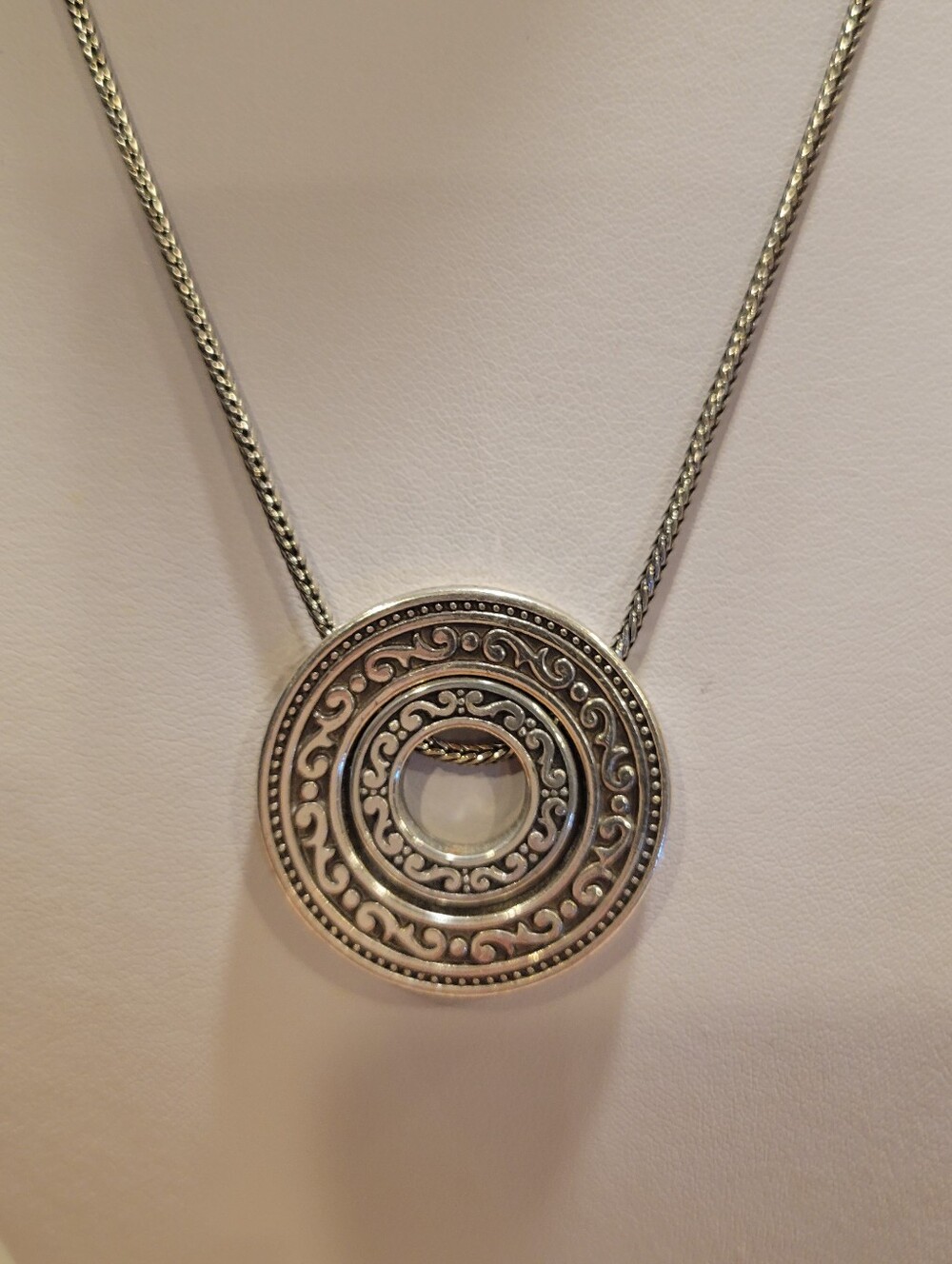 🛍EUC~ BRIGHTON Sterling Silver Ornate Circle Pendant Necklace